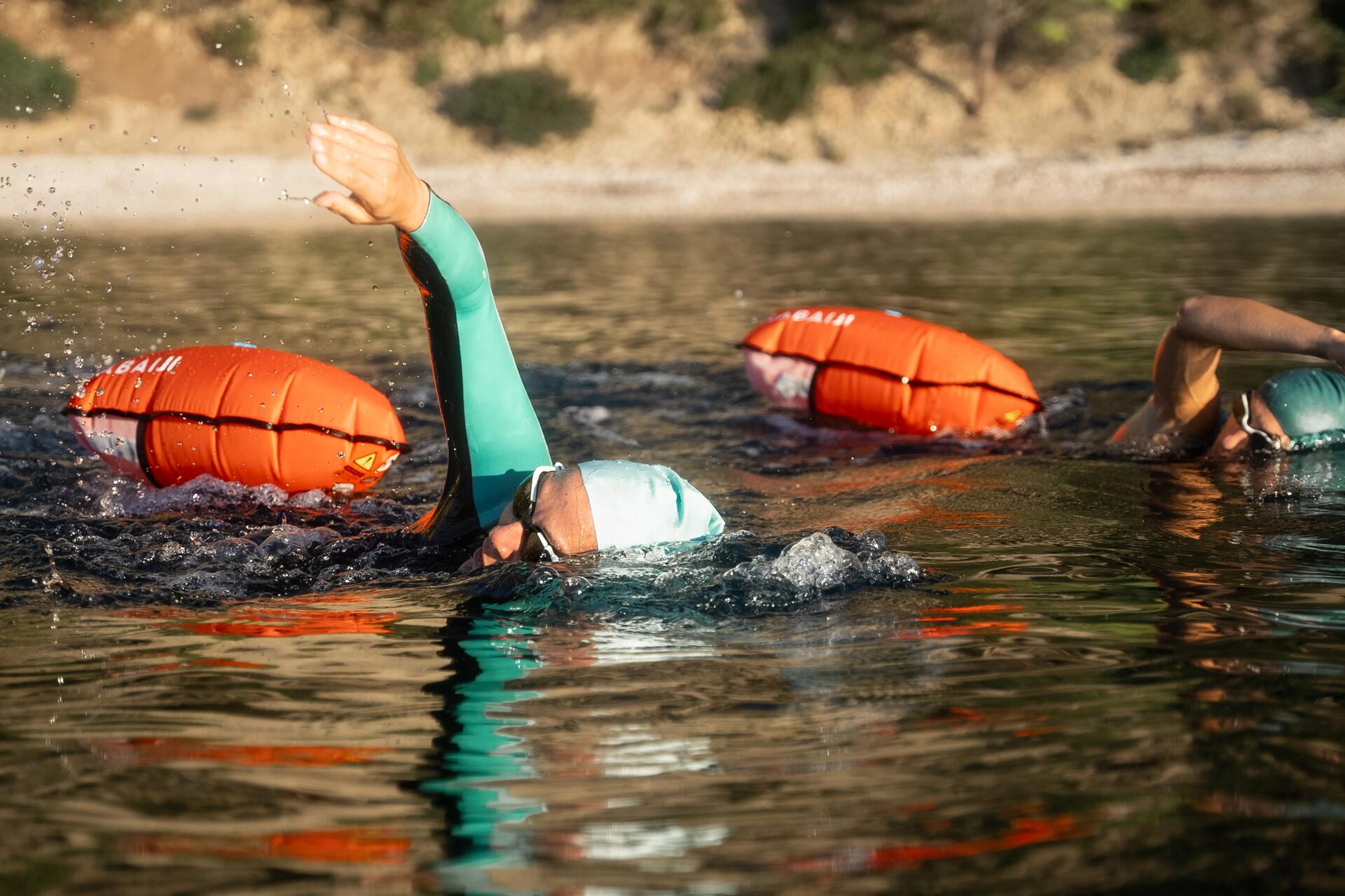 De basisregels om veilig te zwemmen in open water
