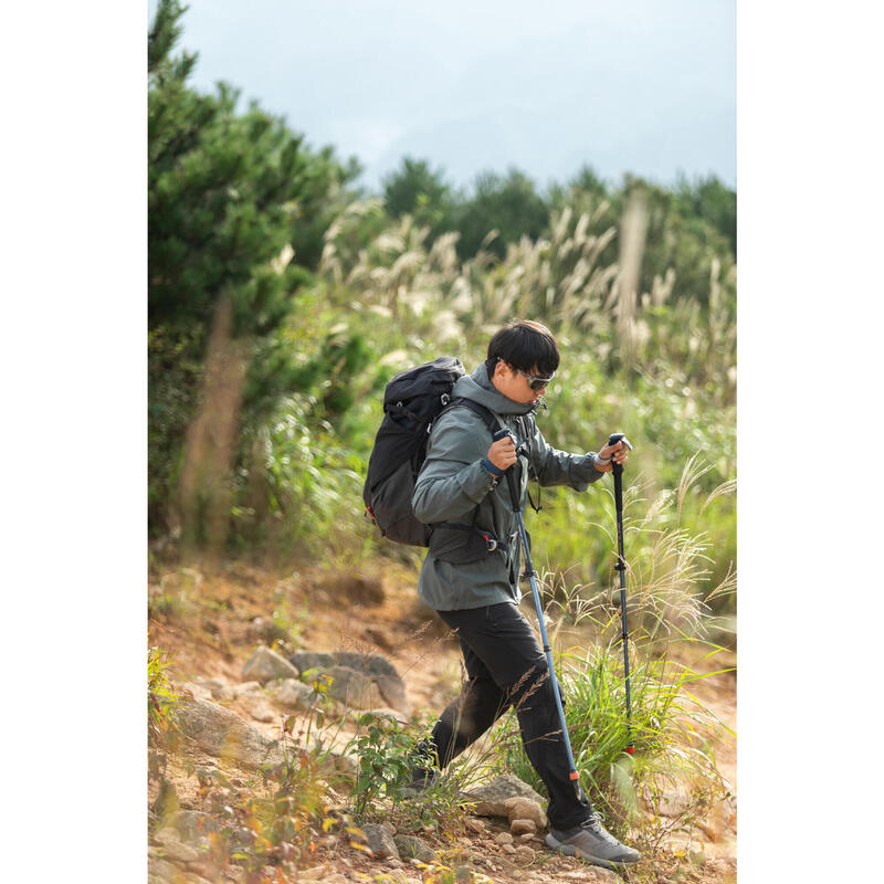 Geacă Impermeabilă ușoară Drumeție la munte MH150 Negru Bărbați 