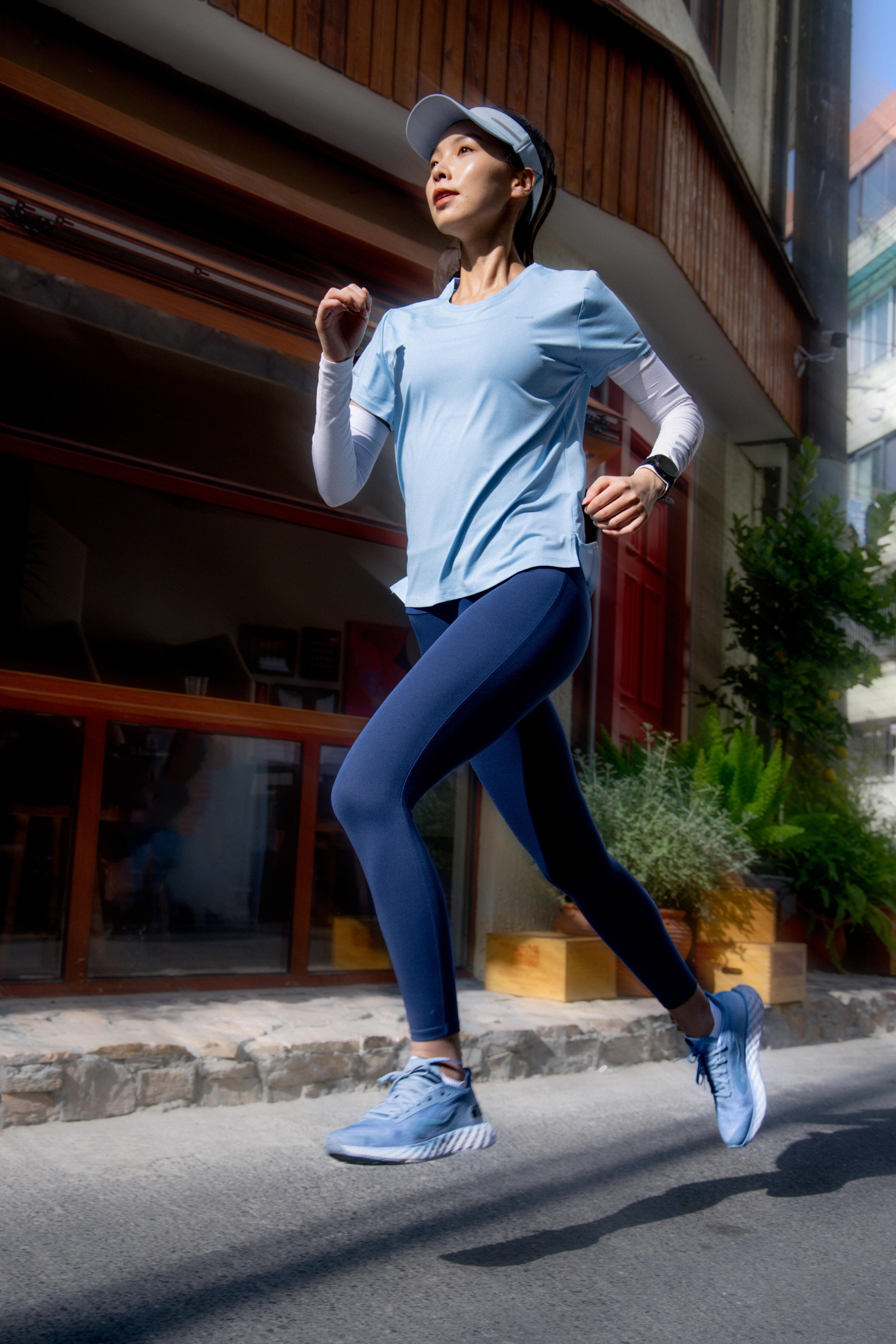 Laufshirt kurzarm Damen atmungsaktiv - Run 500 Dry hellblau  8/11