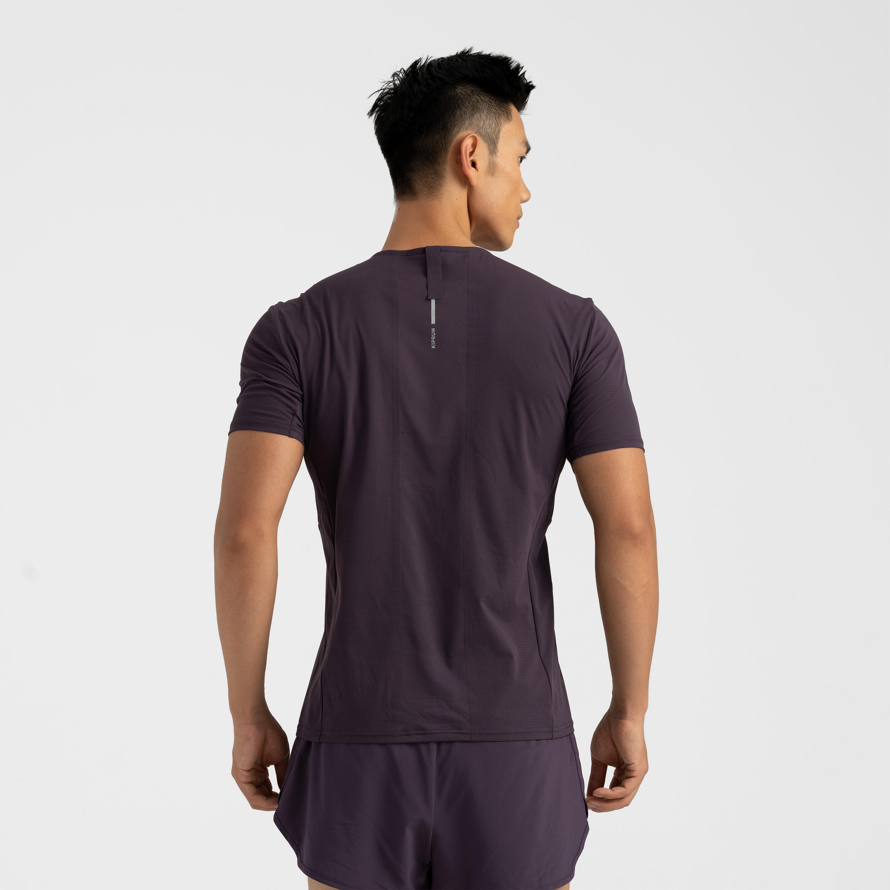 on ランニングシャツ Moisture Wicking Shirts | On United States