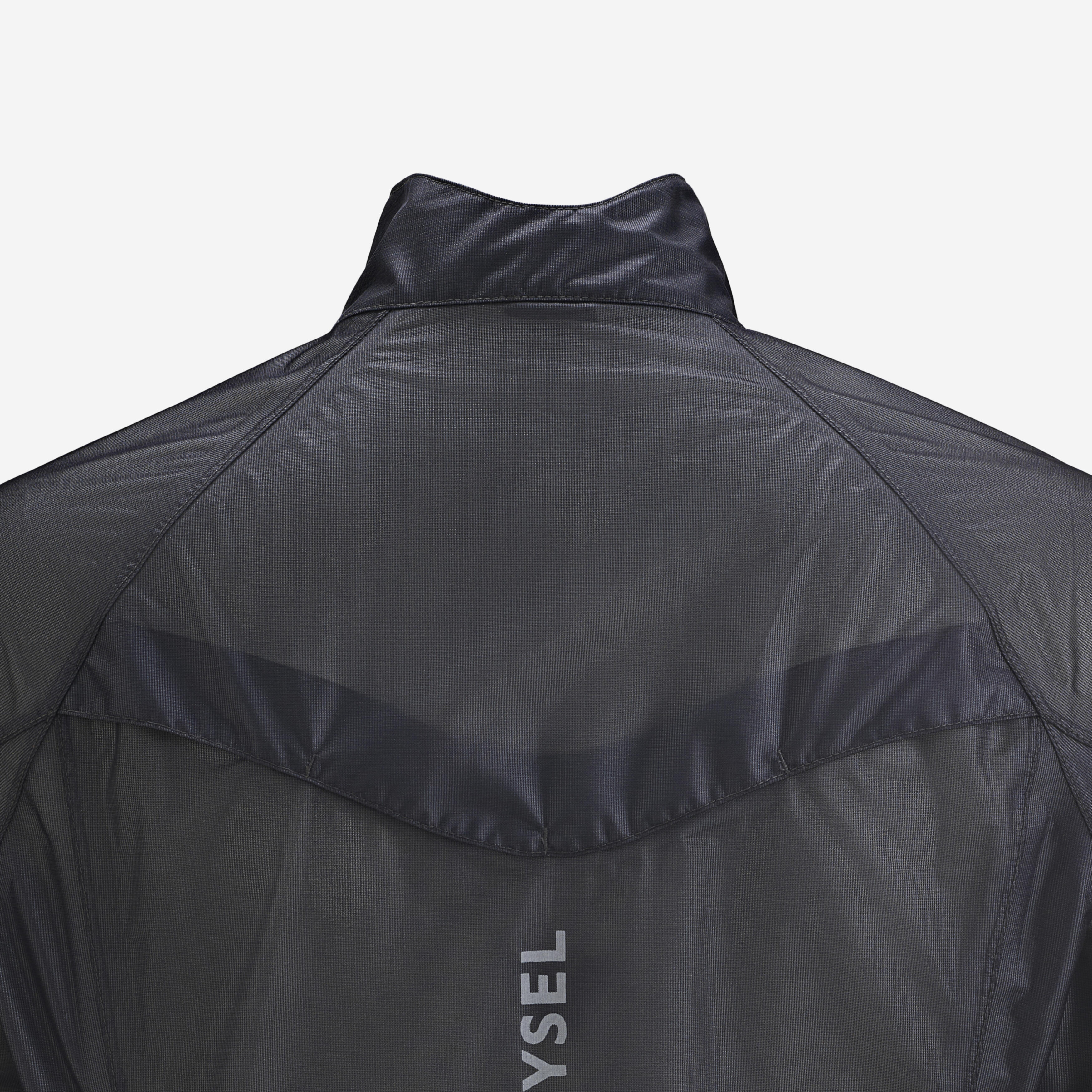 RR 900 Cycling Ultralight Rain Jacket - Women - Black - Van rysel ...