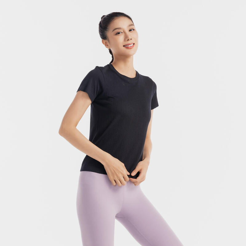 T-shirt donna yoga 500 cropped traspirante nera