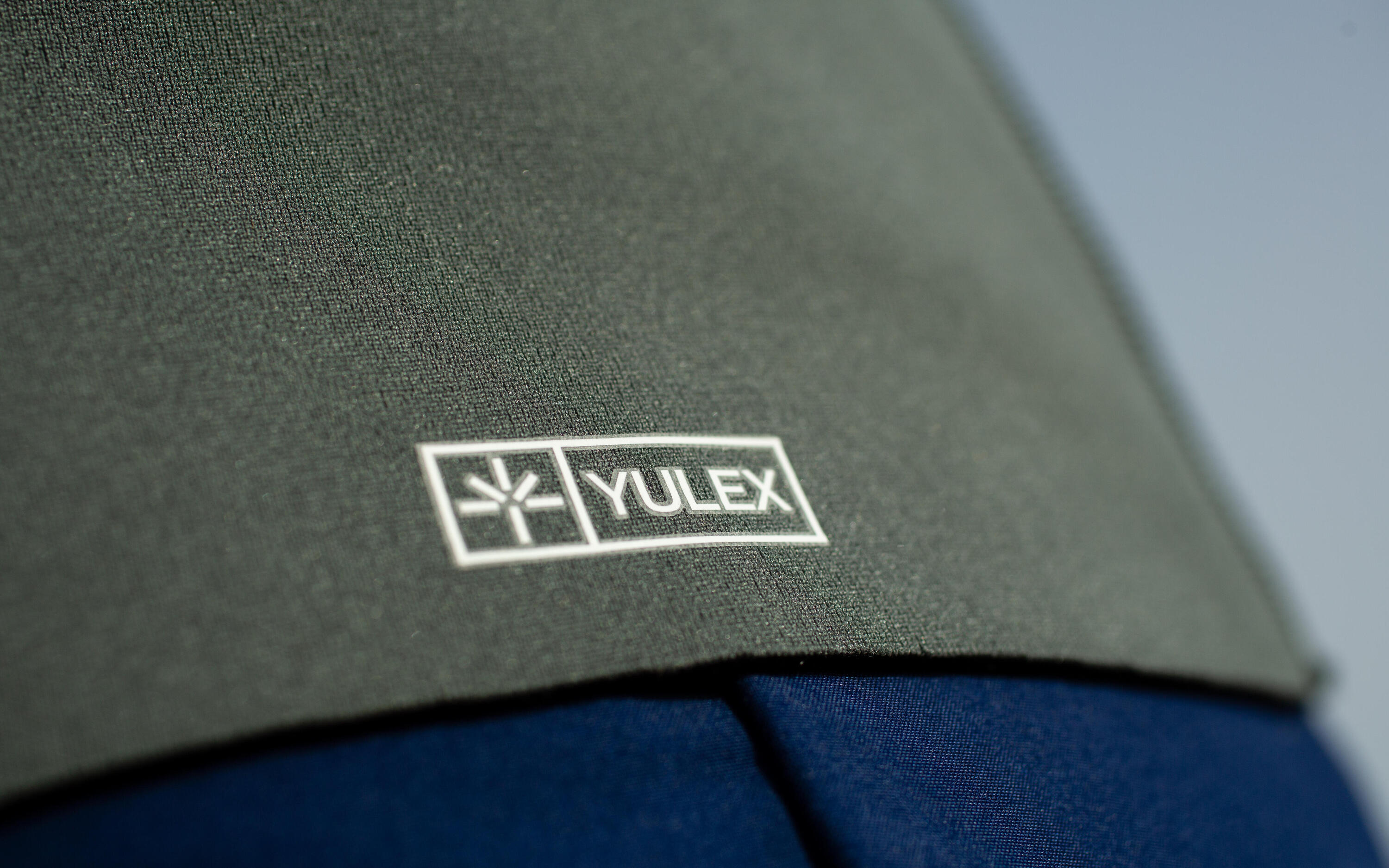 Neopren Yulex mit Schriftzug