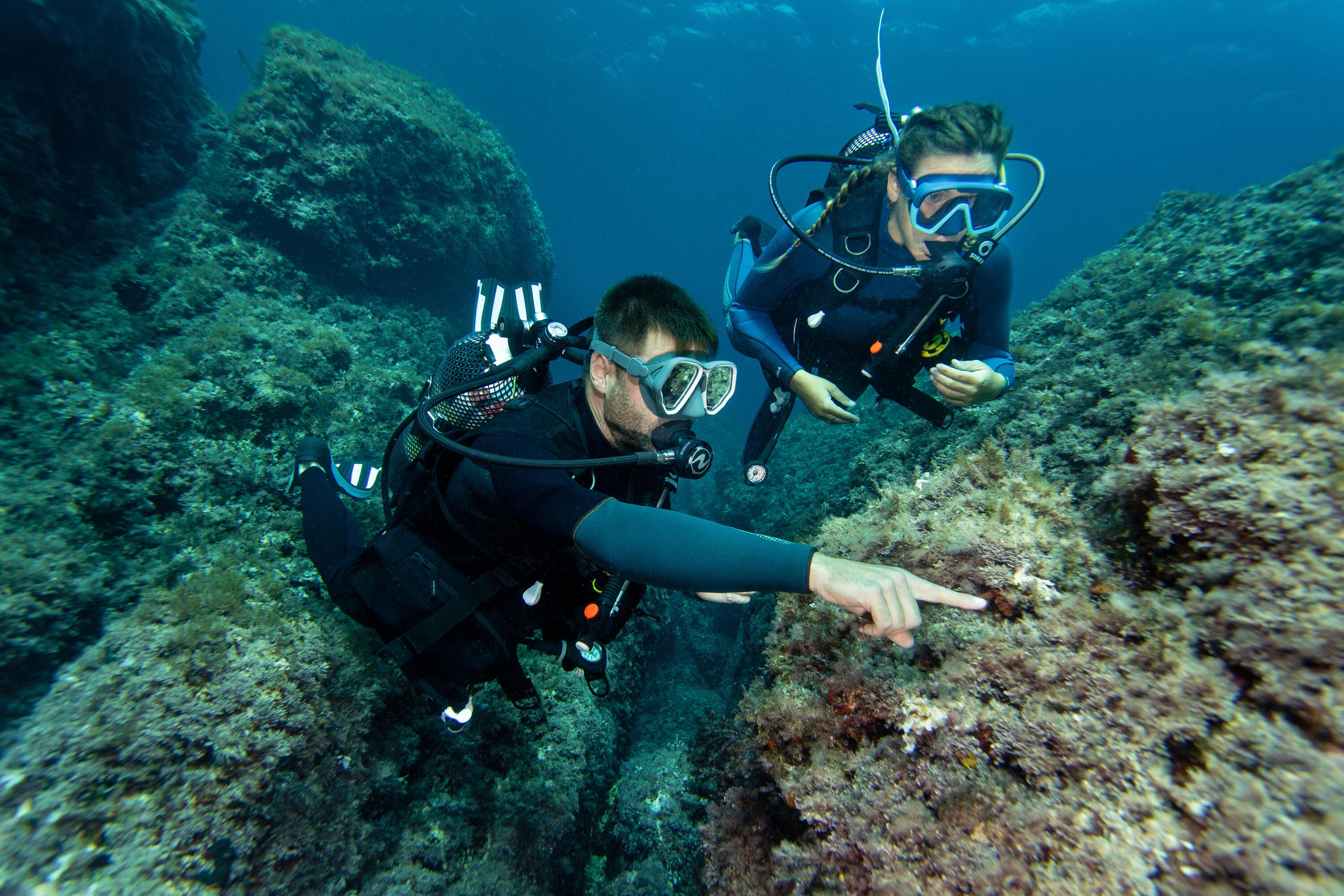 Traje Neopreno Hombre 5 mm Buceo SCD 900 Negro Caqui 14/15