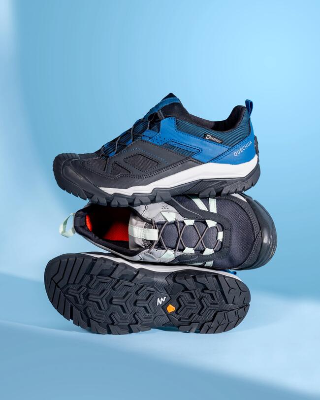 drei Wanderschuhe übereinander 