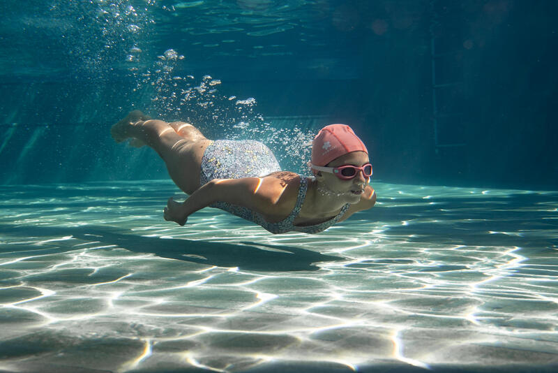 Die richtige Wahl der Badebekleidung für Mädchen