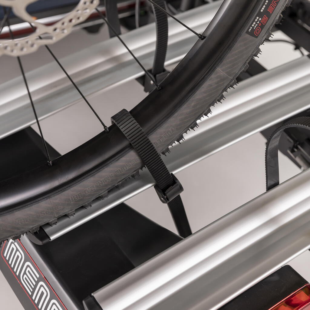 Trīs elektrisko velosipēdu statīvs automašīnas sakabes āķim “Antares”