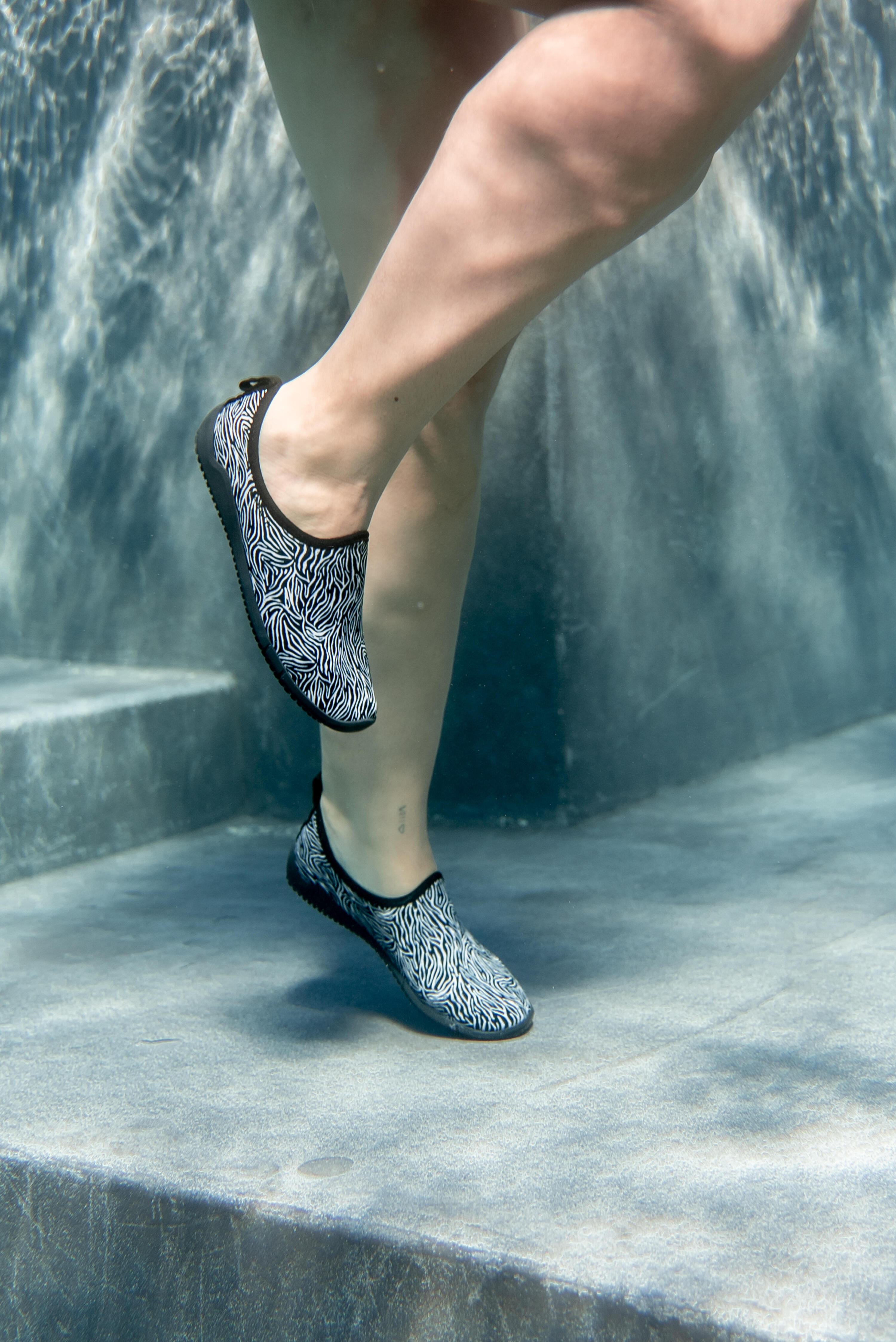 Chaussures aquatiques aquagym gymshoe noir beige zebré 5/5