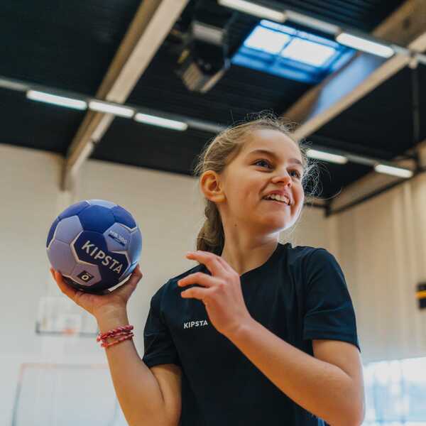 A girl plays handball