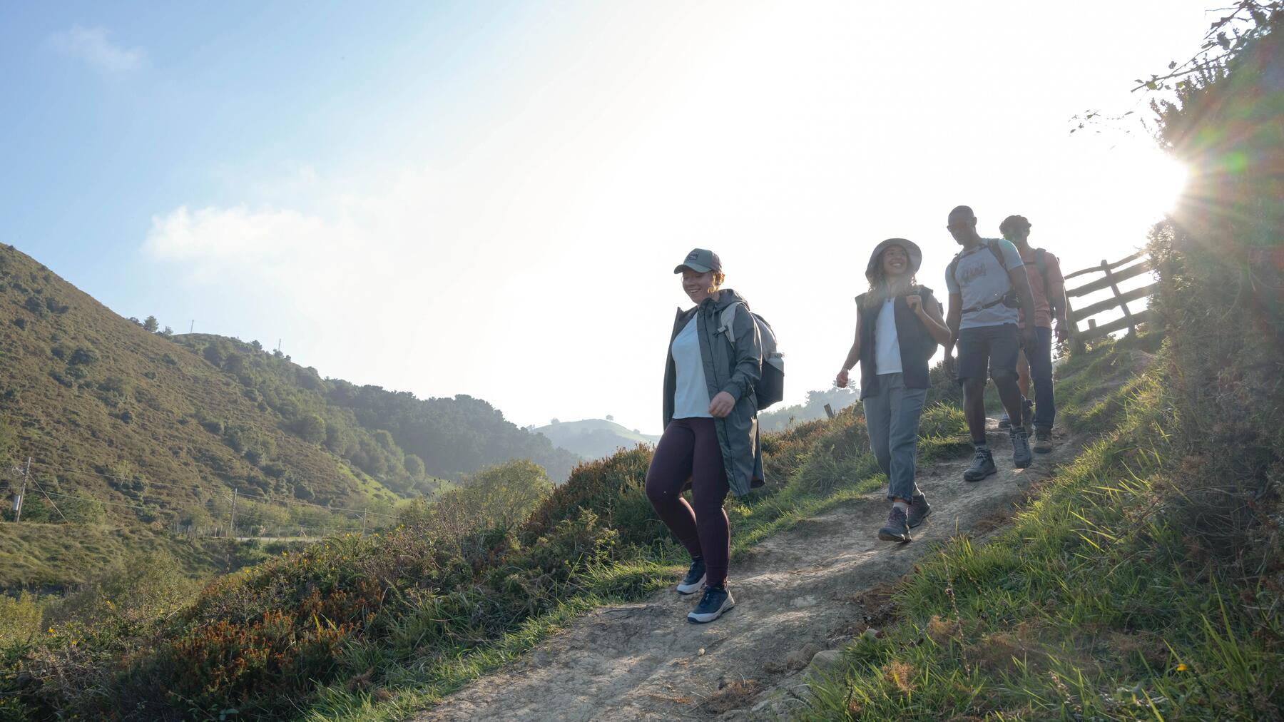 Freundesgruppe unterwegs bei ihrer Bierwanderung in Franken