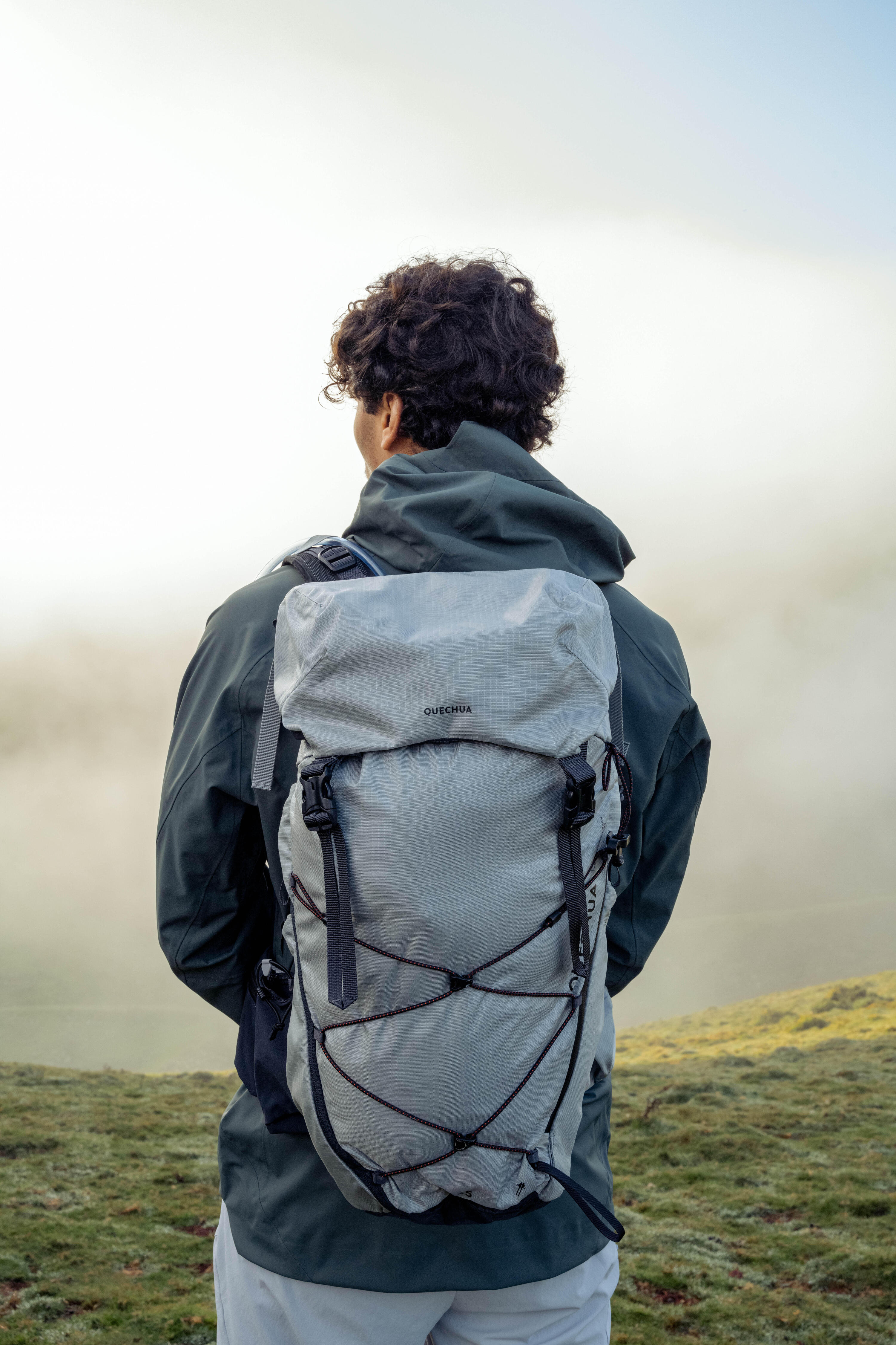 Mochila de Caminhada na Montanha, MH900 25L Cinzento 20/28