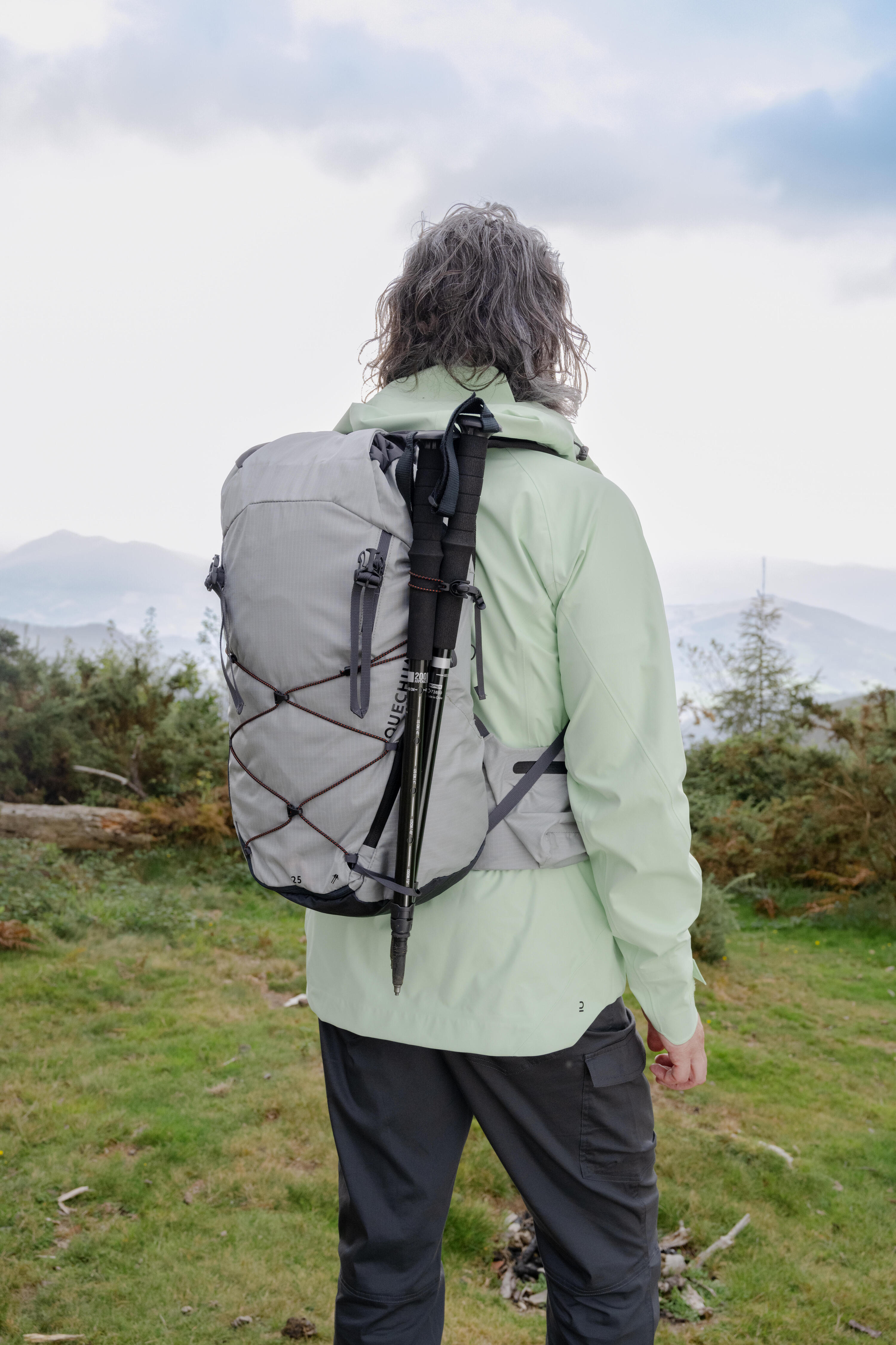 Mochila de Caminhada na Montanha, MH900 25L Cinzento 22/28