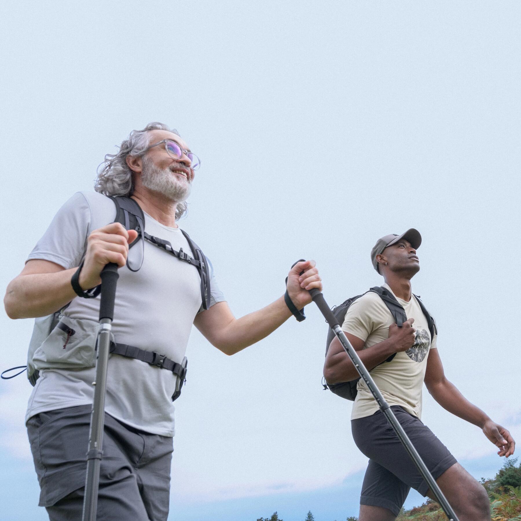 Wie kleidet man sich beim Wandern richtig? Die 3-Schichten-Technik!