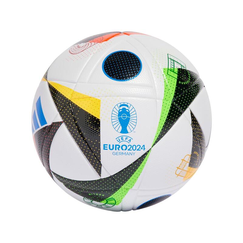 Adidas Fussballliebe : le ballon de 2024 !