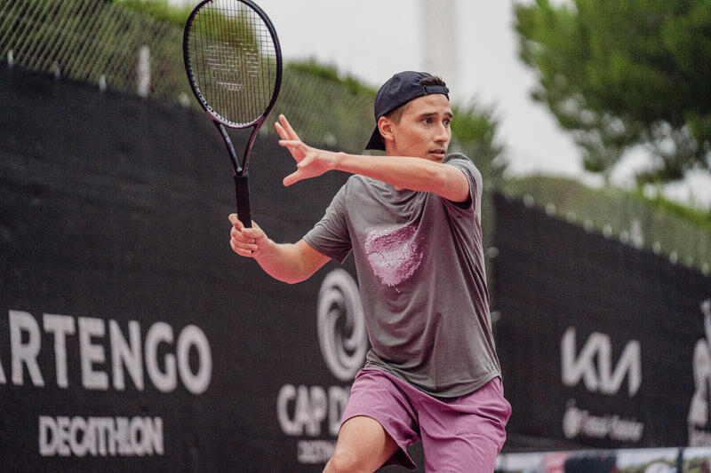 Forehand w tenisie – co to za zagranie i jak je wykonywać?