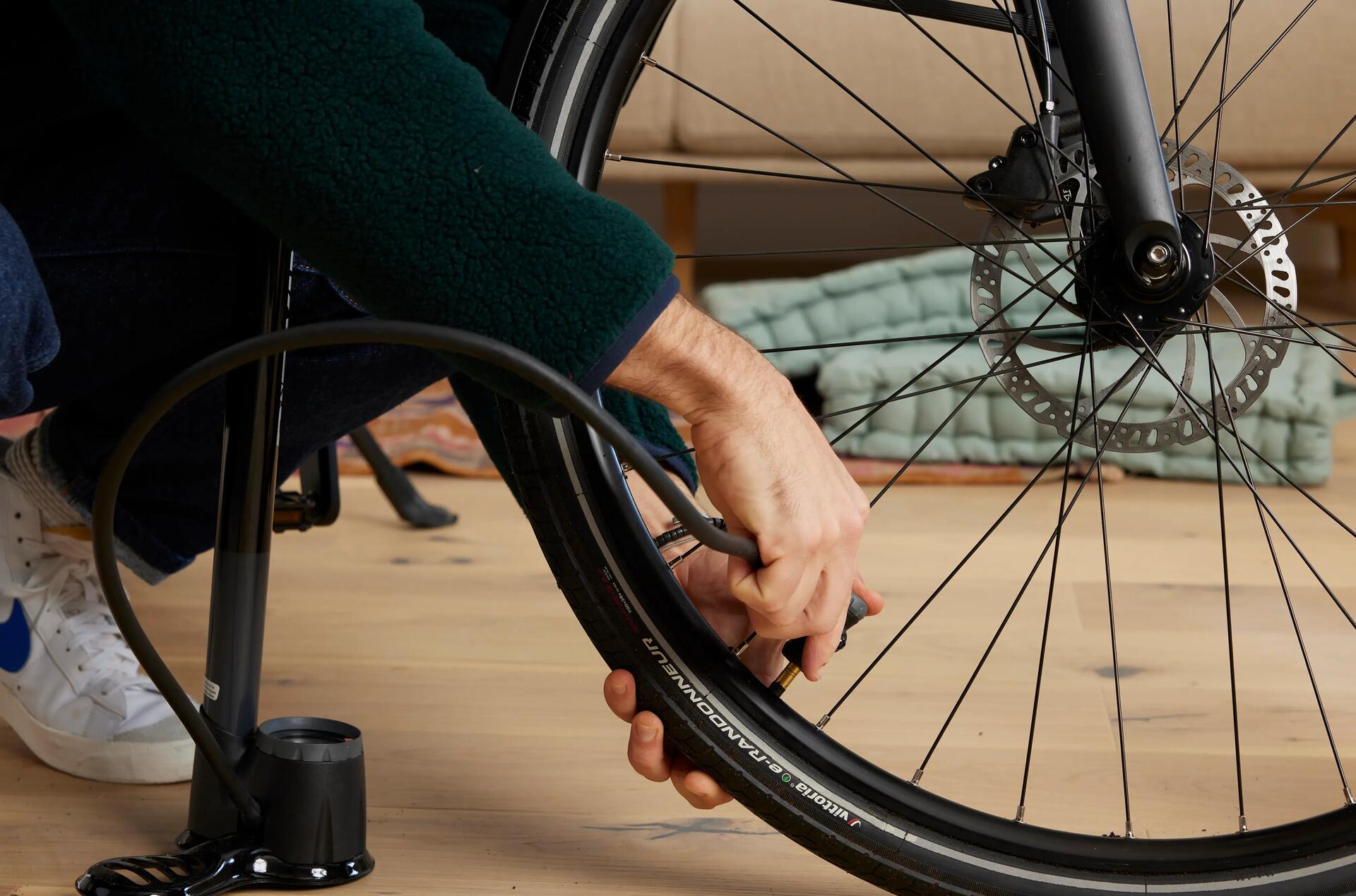 Como Encher Pneus de Bicicleta com Pipo Fino (Válvula Presta)?