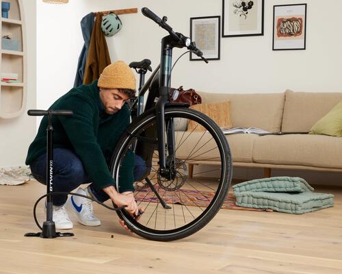 Wie pumpt man einen Veloreifen richtig auf?