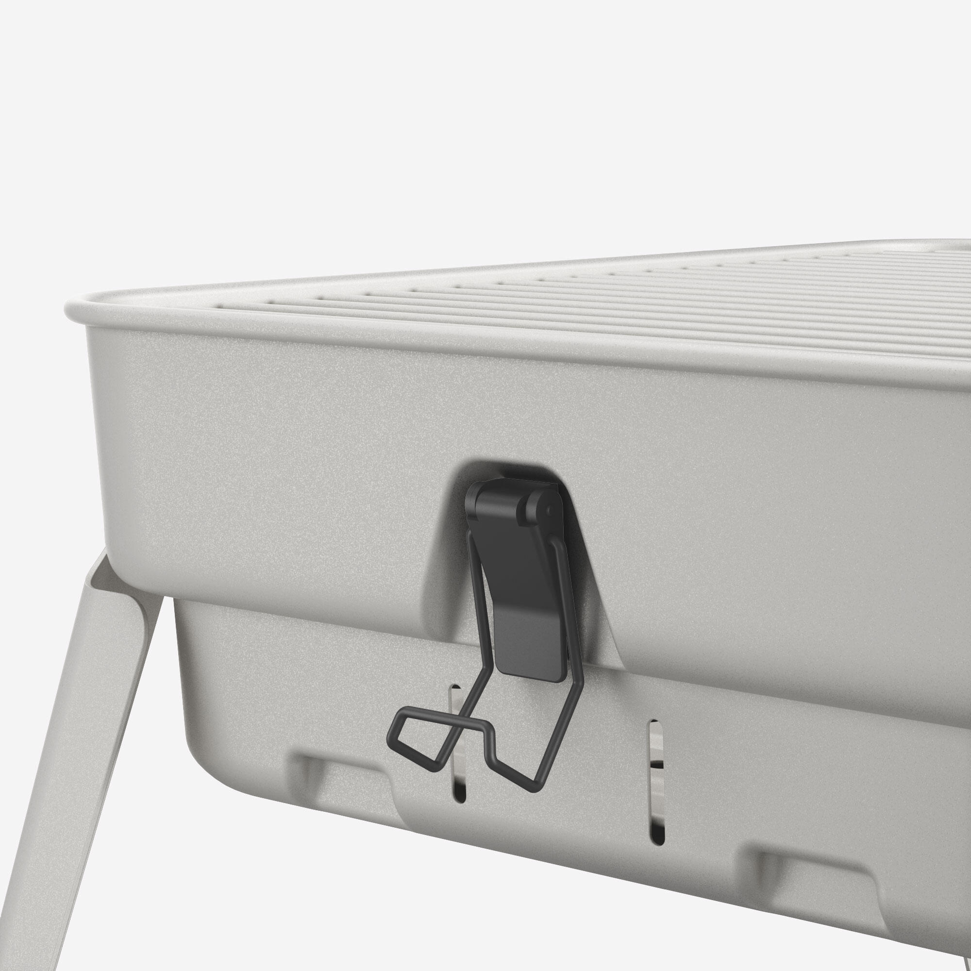 Compacte camping barbecue 500 voor 4 personen, op hout, houtskool en briketten 8/8