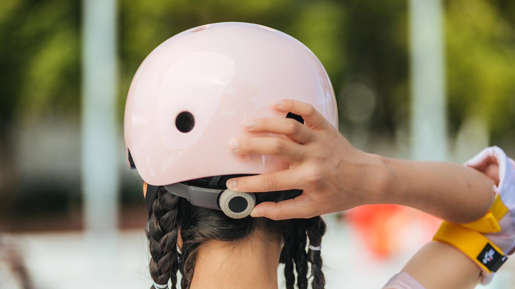 HOW TO CHOOSE THE RIGHT SIZE HELMET FOR YOUR CHILD.
