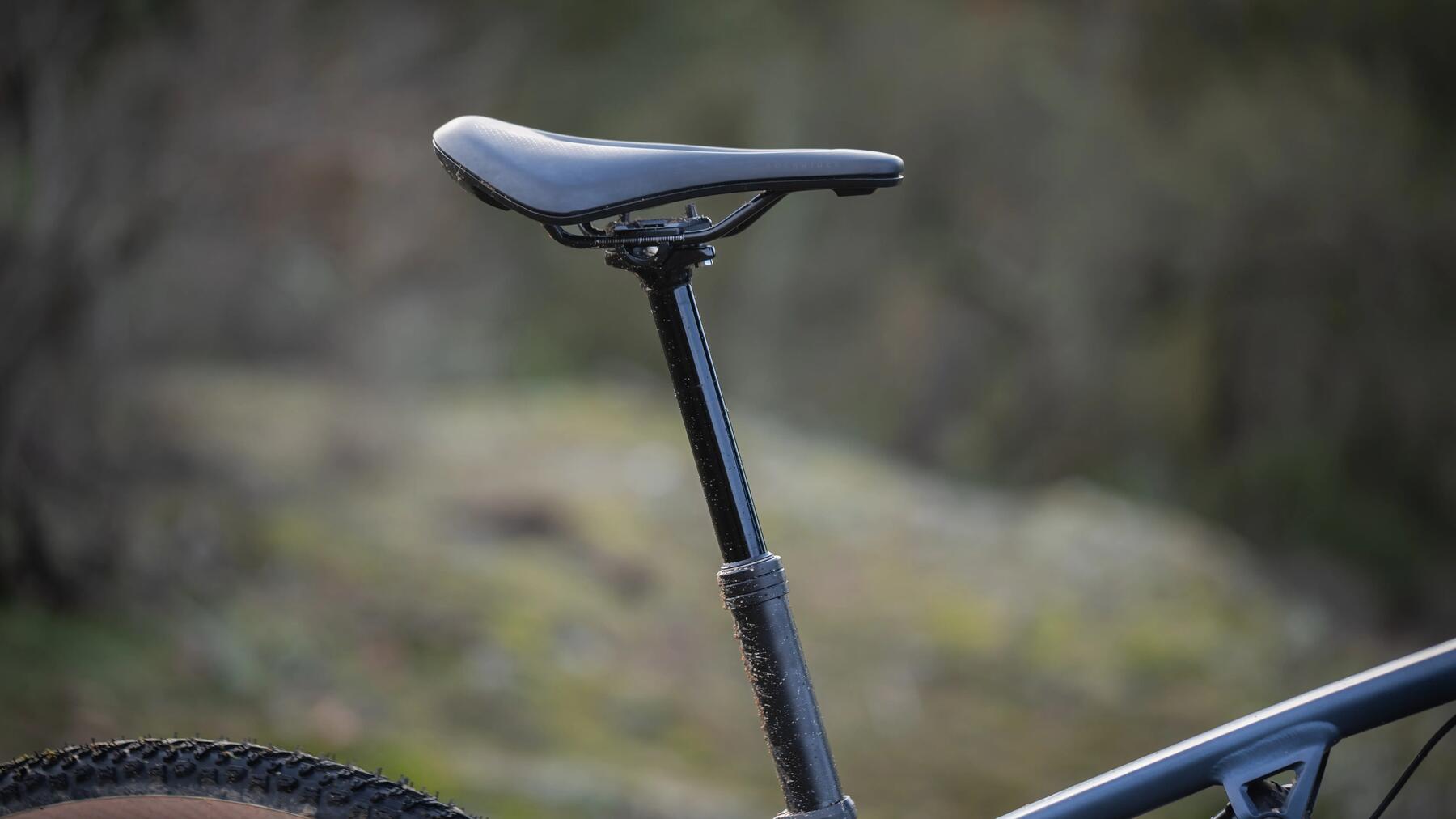 Siodełko rowerowe przy rowerze crosowym