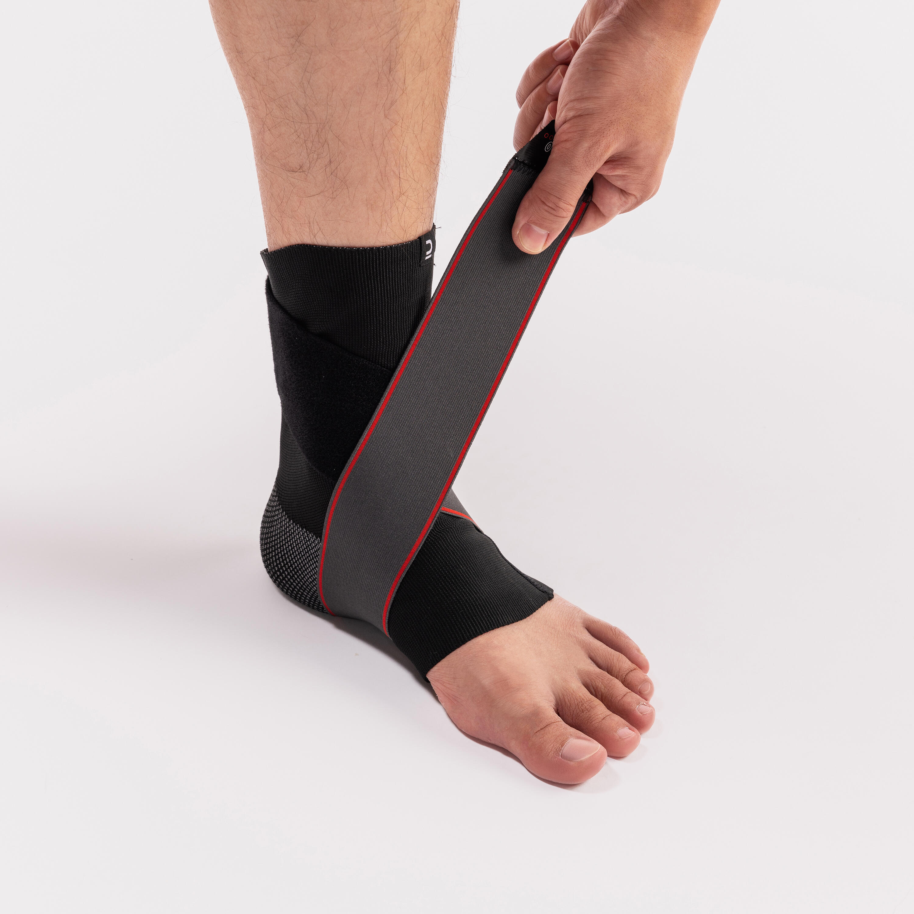 Adult Right/Left Ankle Ligament Brace R100 - Black