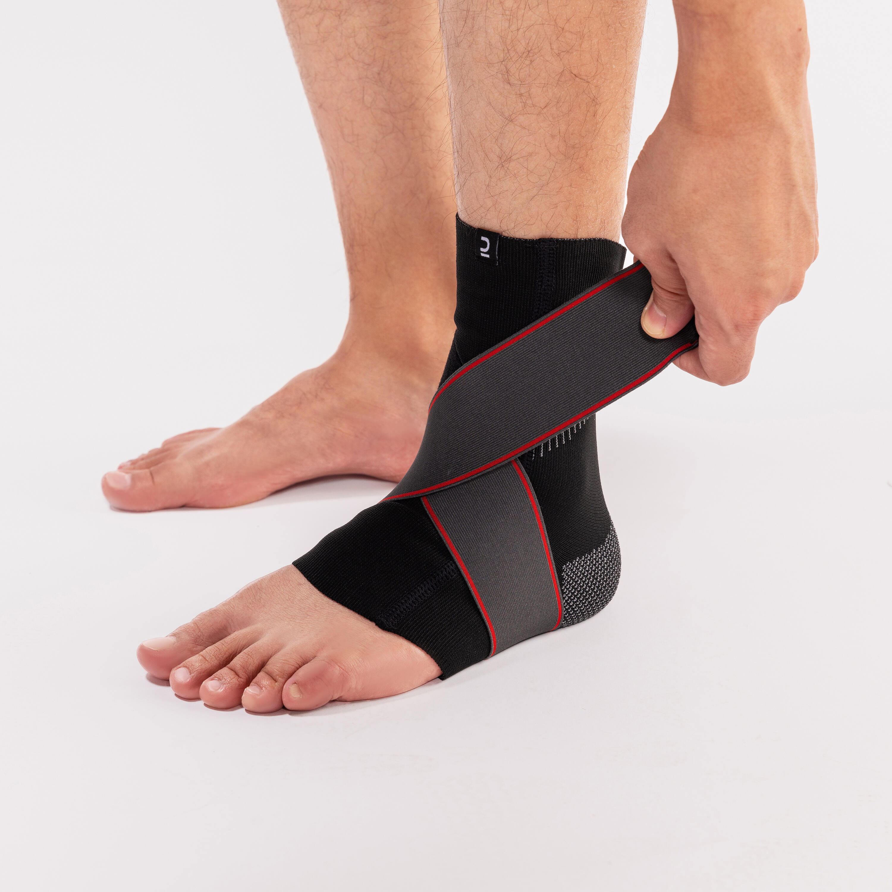 Adult Right/Left Ankle Ligament Brace R100 - Black