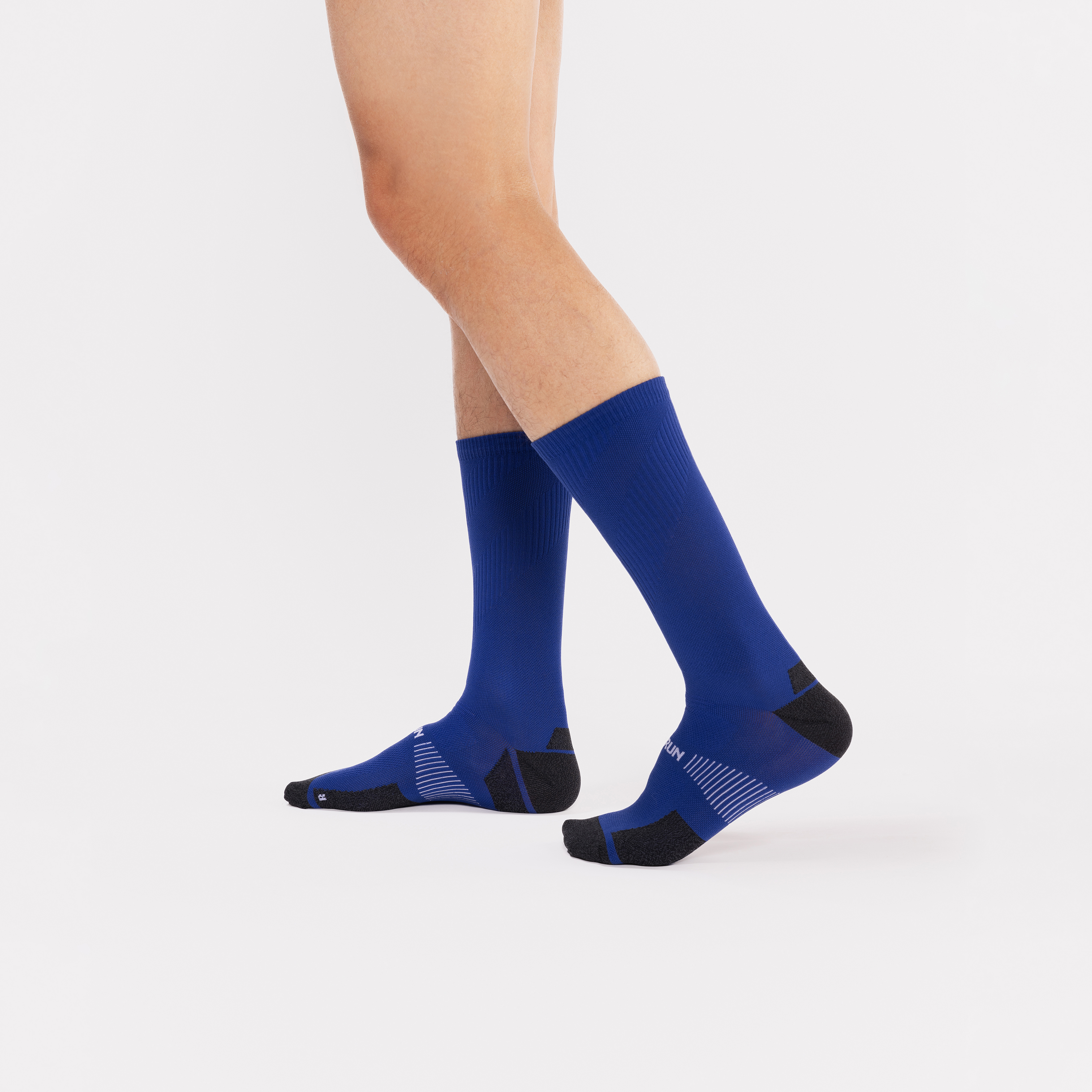 CHAUSSETTES DE RUNNING RUN900 FINES MI-MOLLET