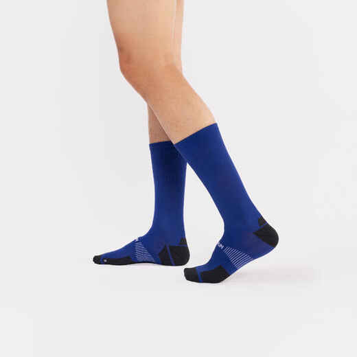 
      Tenké bežecké ponožky Run900 do polovice lýtok
  
