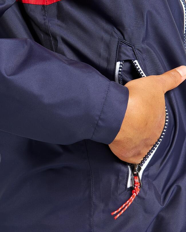vue rapprochée d'une poche de veste imperméable