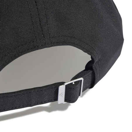 A classic AEROREADY running cap