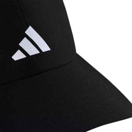 A classic AEROREADY running cap