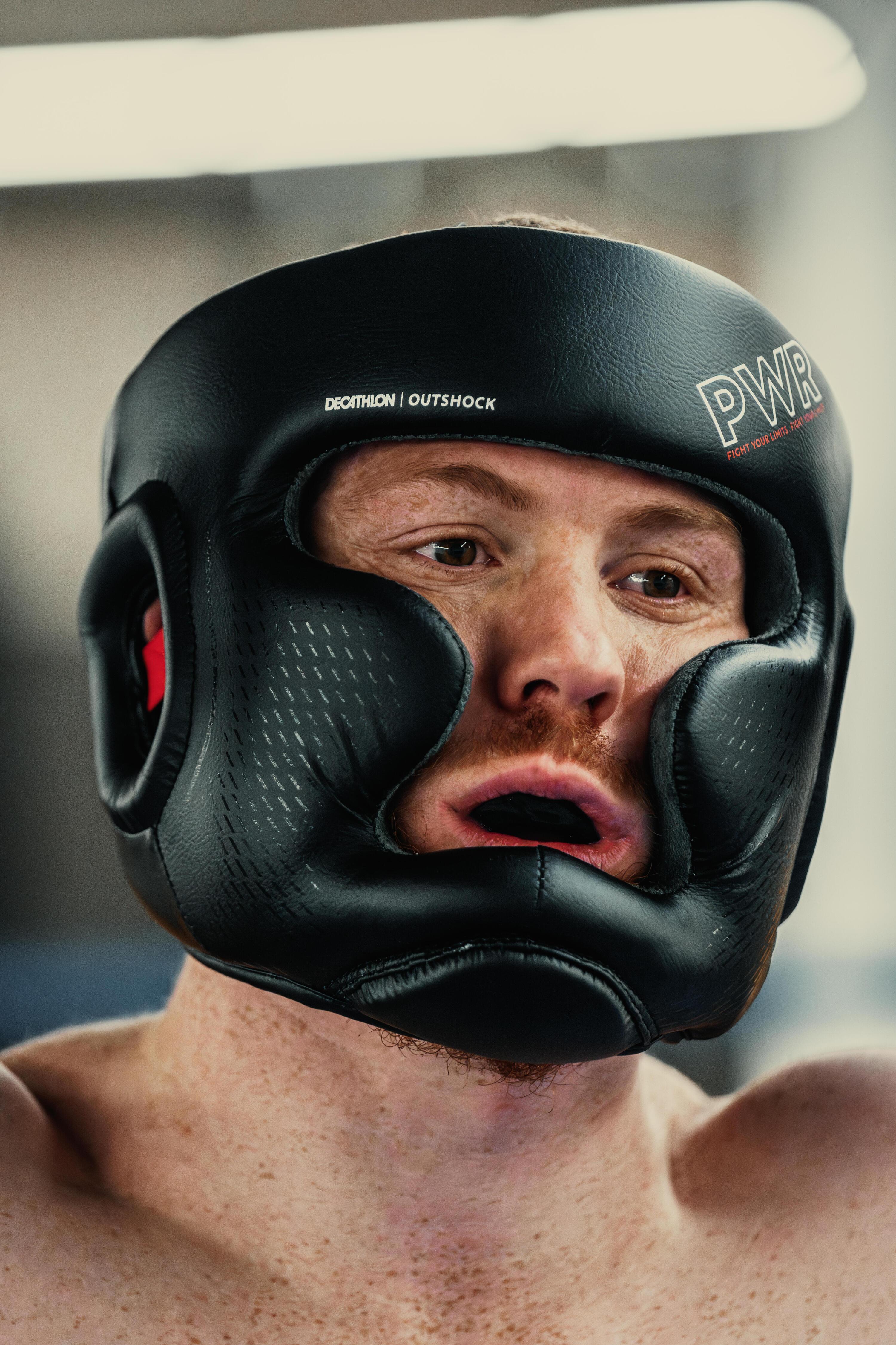 Bokshoofdbeschermer full-face zwart/rood 7/9