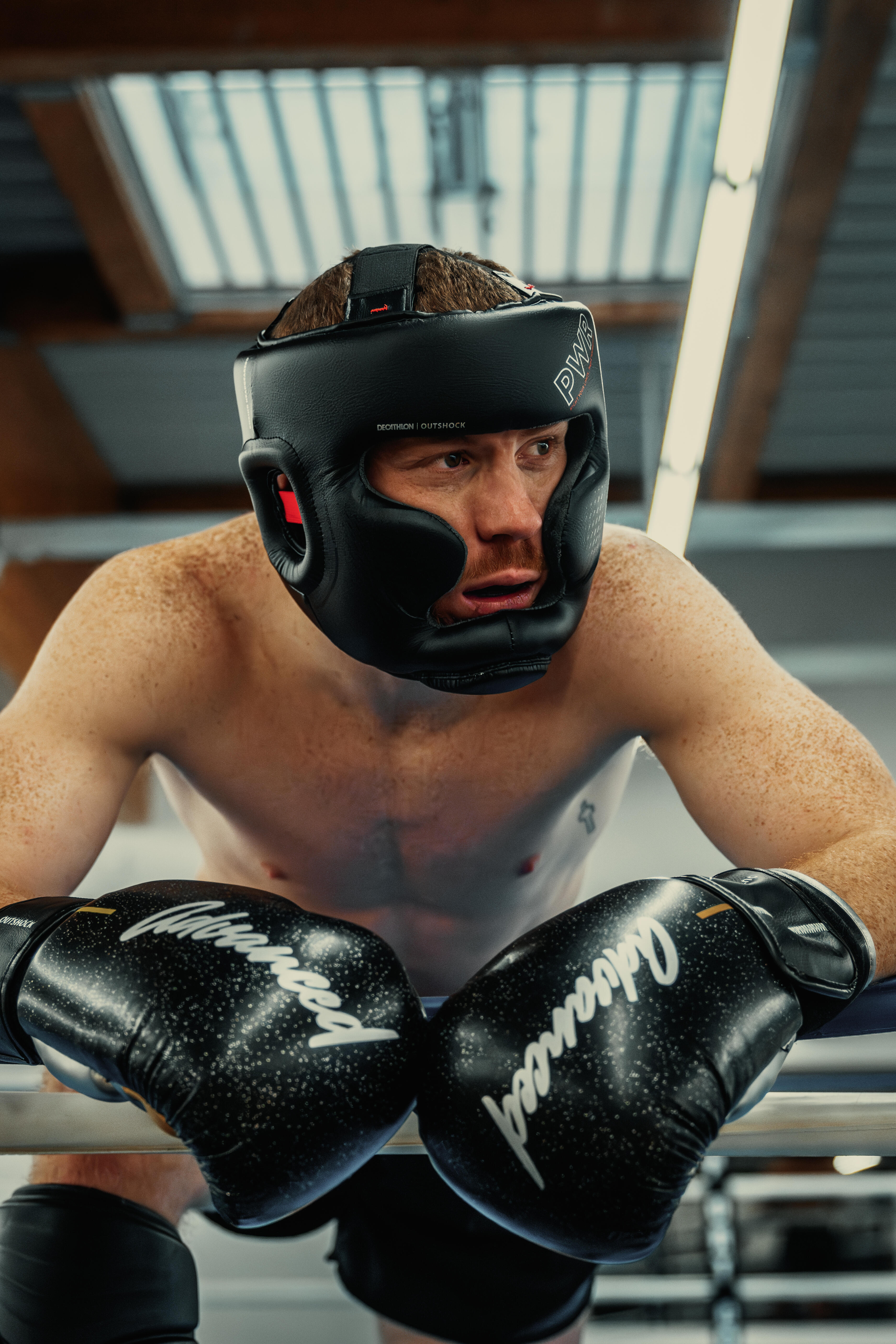 Muay Thai -  OUTSHOCK グローブ シンガー Kickboxing/Muay Thai Gloves 500 - Black