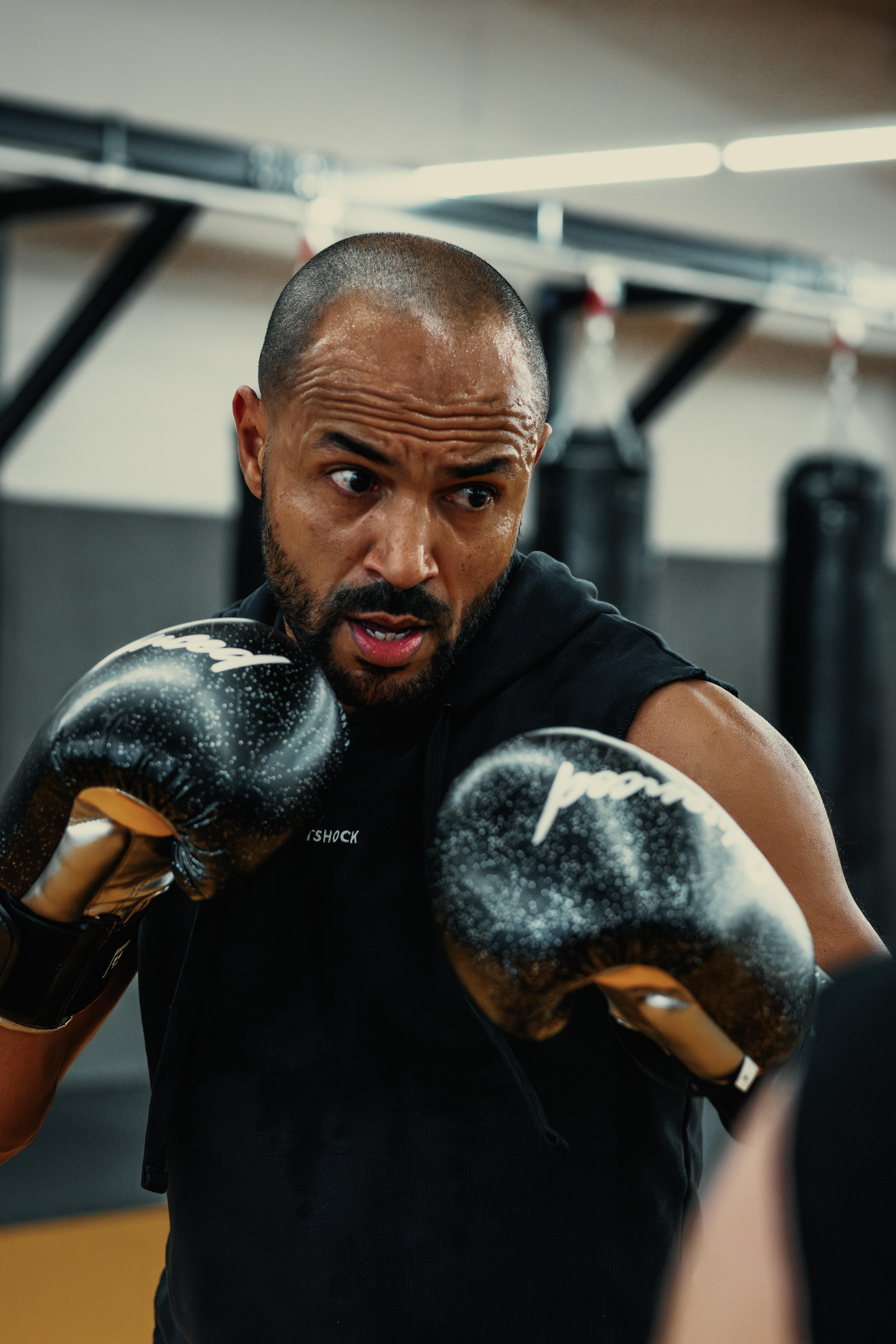 Kickboxing/Muay Thai Gloves - 500 - OUTSHOCK