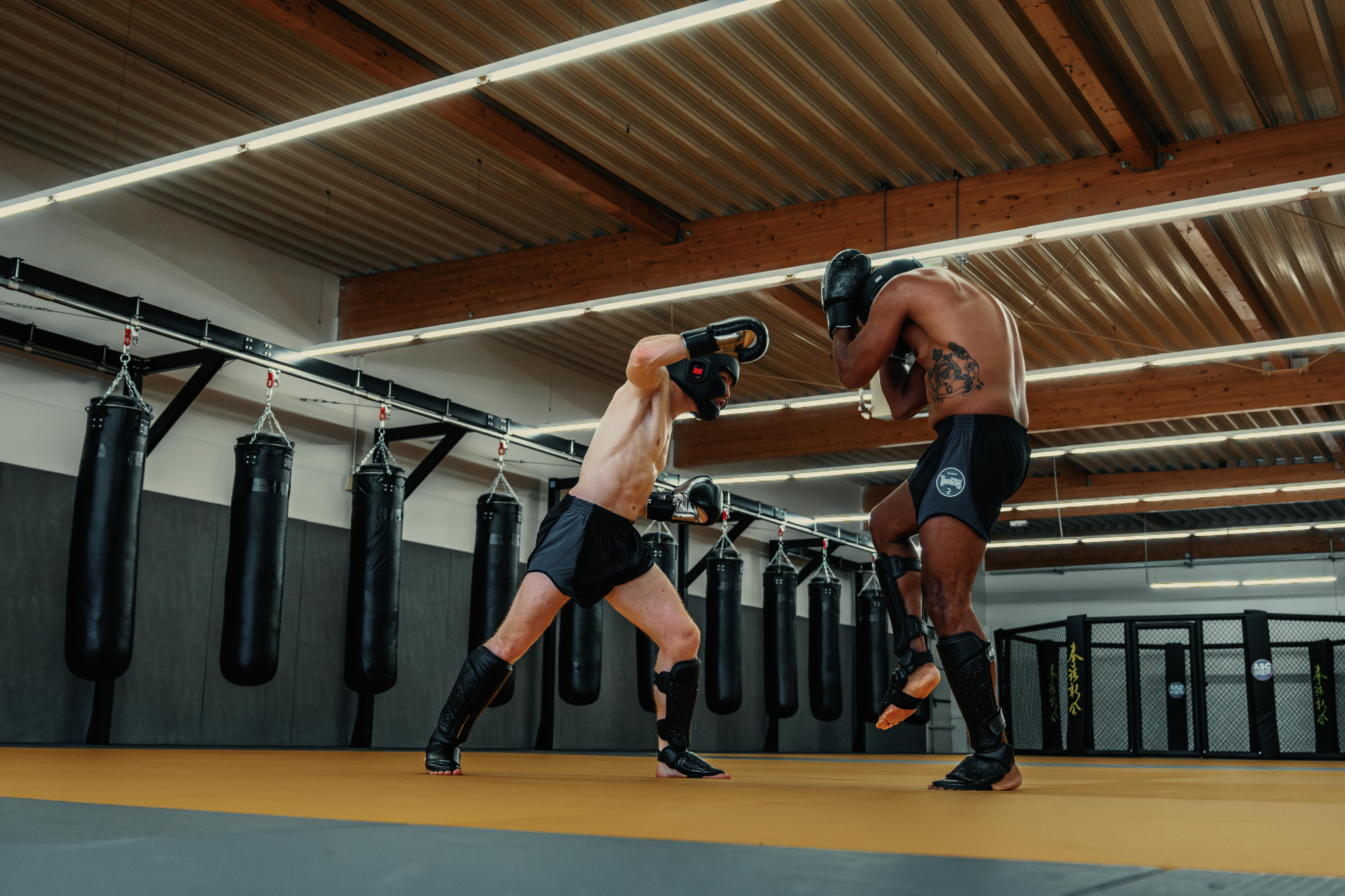 Kickboxing/Muay Thai Gloves 500 - Black