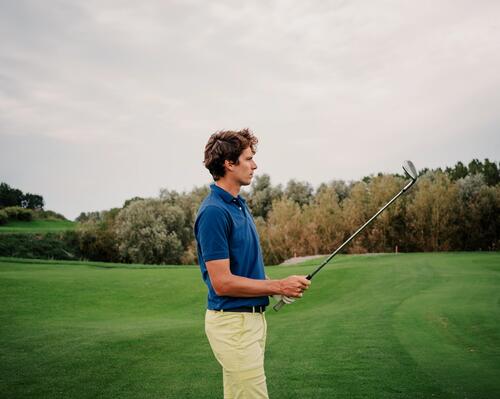 How to Hold a Golf Club: Handling Techniques for Beginners?