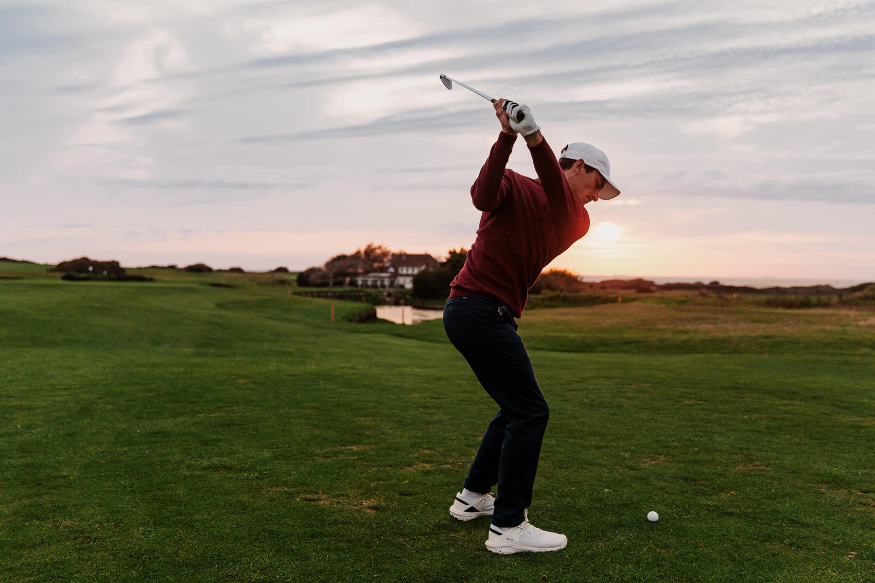 Le golf, équipement, règles, bienfaits : un sport à découvrir !