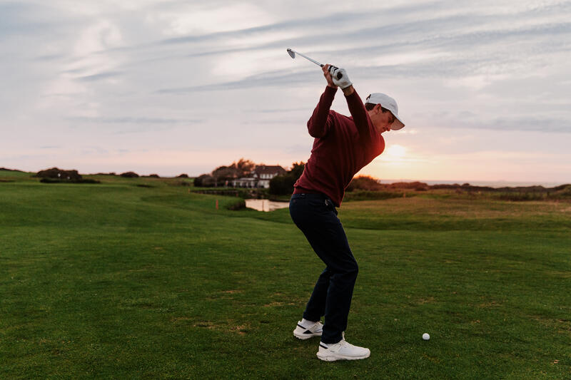 Jak trzymać kij golfowy? Krótka lekcja golfa