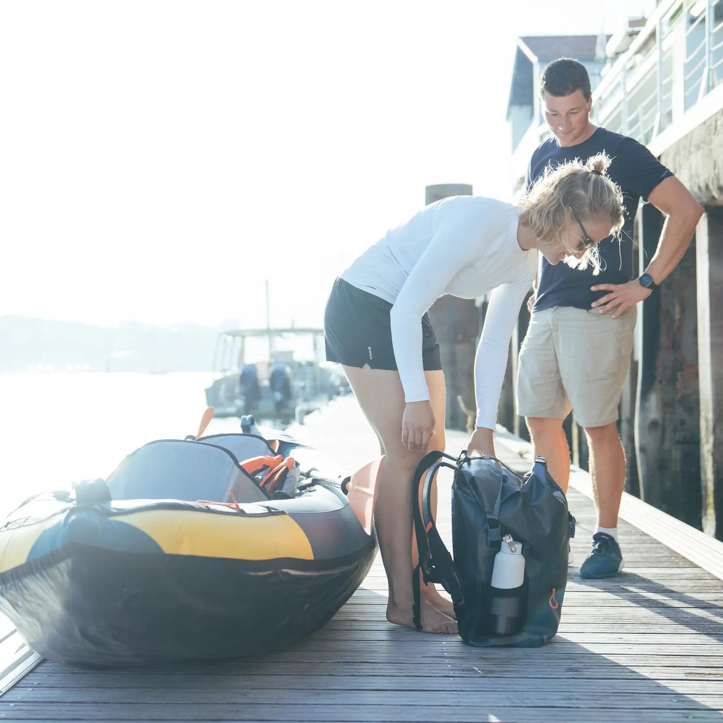 RUCKSACK WASSERDICHT 20L - Actionbild