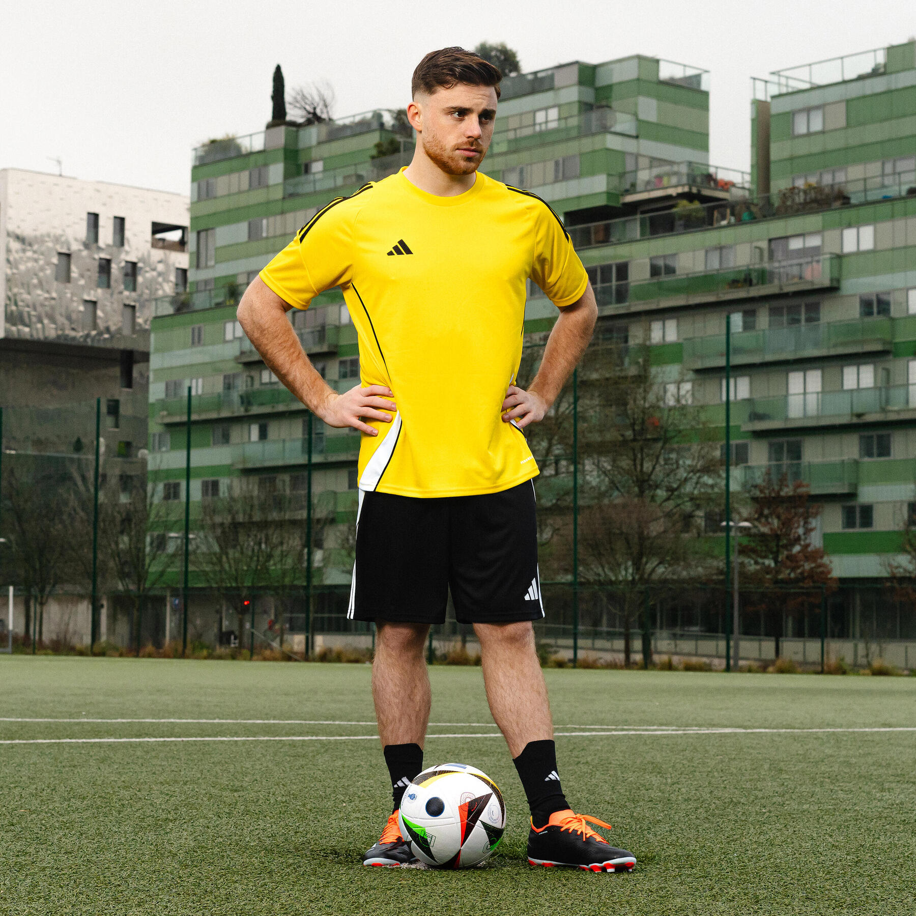 L'équipement de joueur de football à l'entraînement