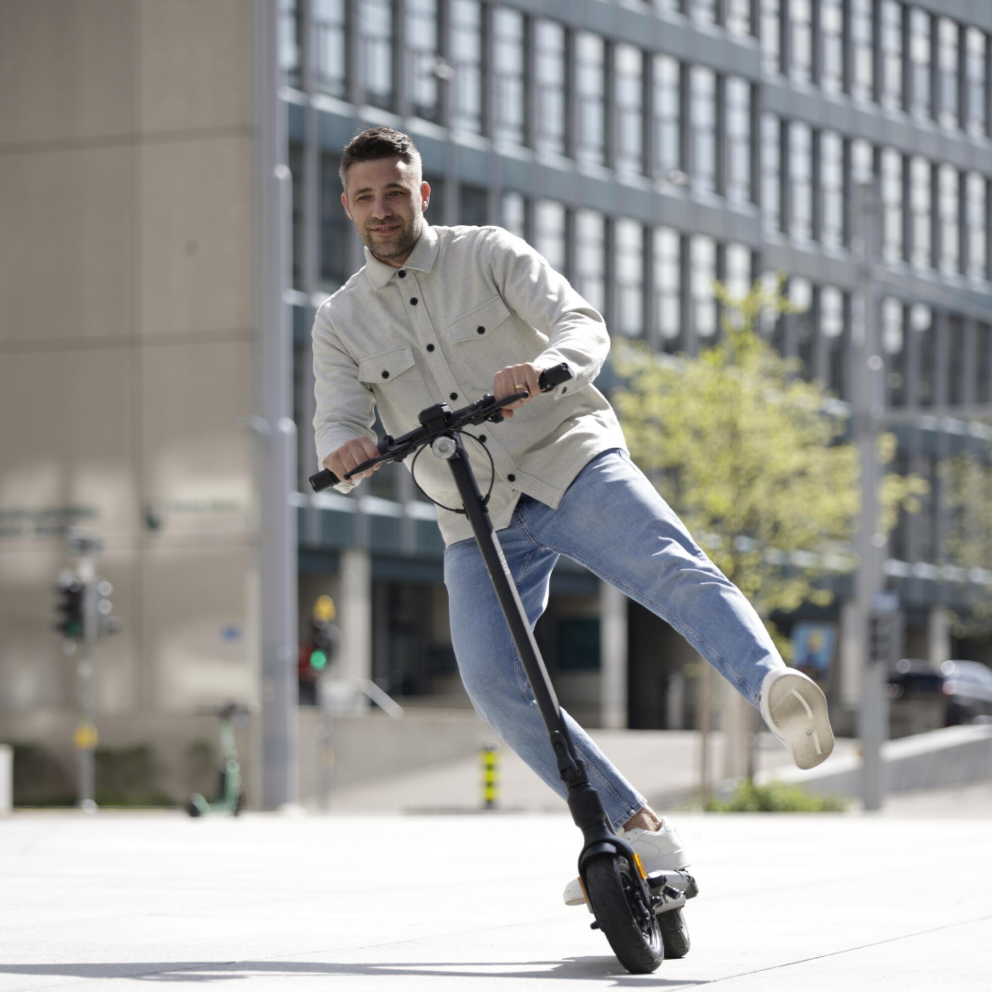 ADULT ELECTRIC SCOOTER - VMAX VX2 ST B BLACK