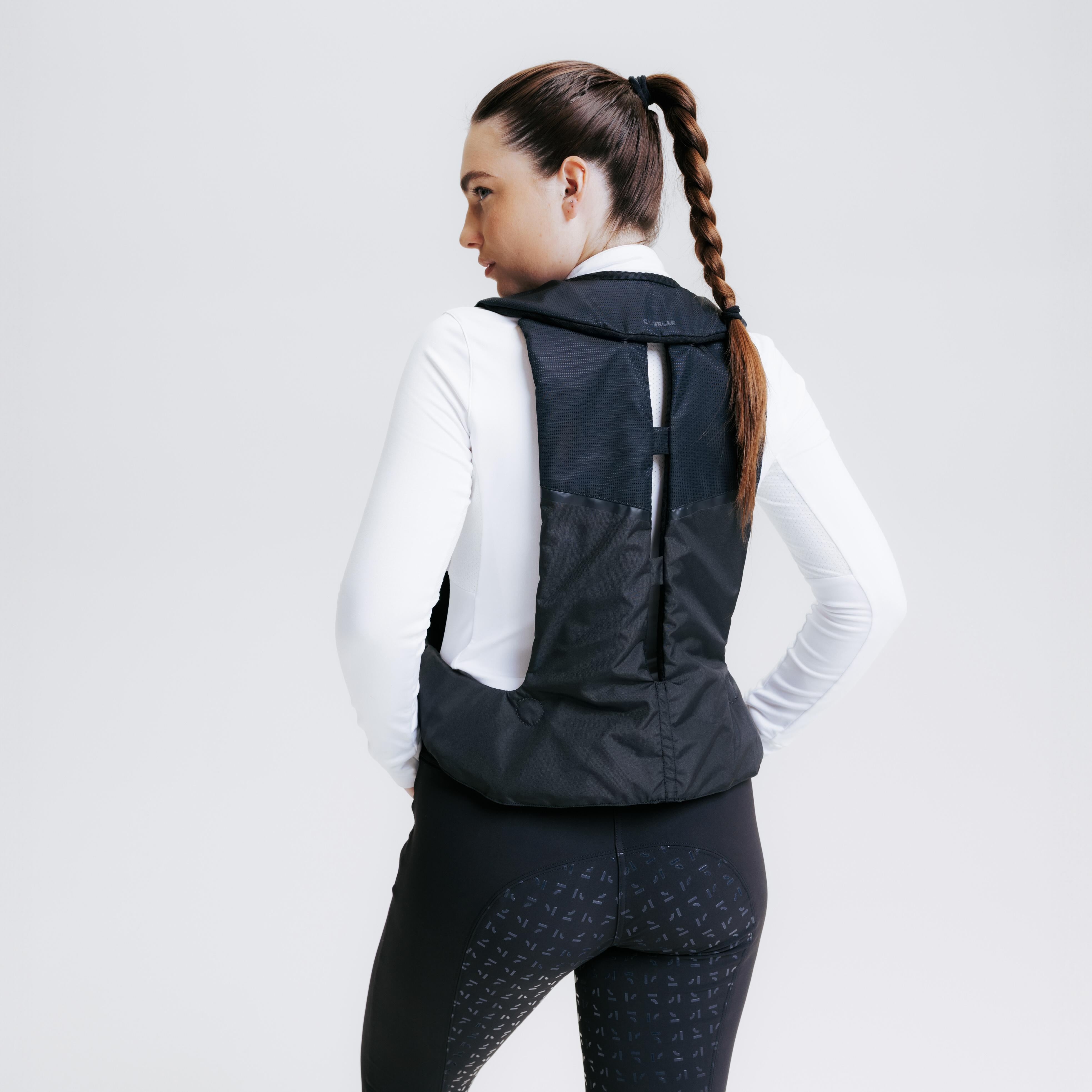 FOUGANZA Jazdecká ochranná vesta Airbag 900 čierna XL · záber 7