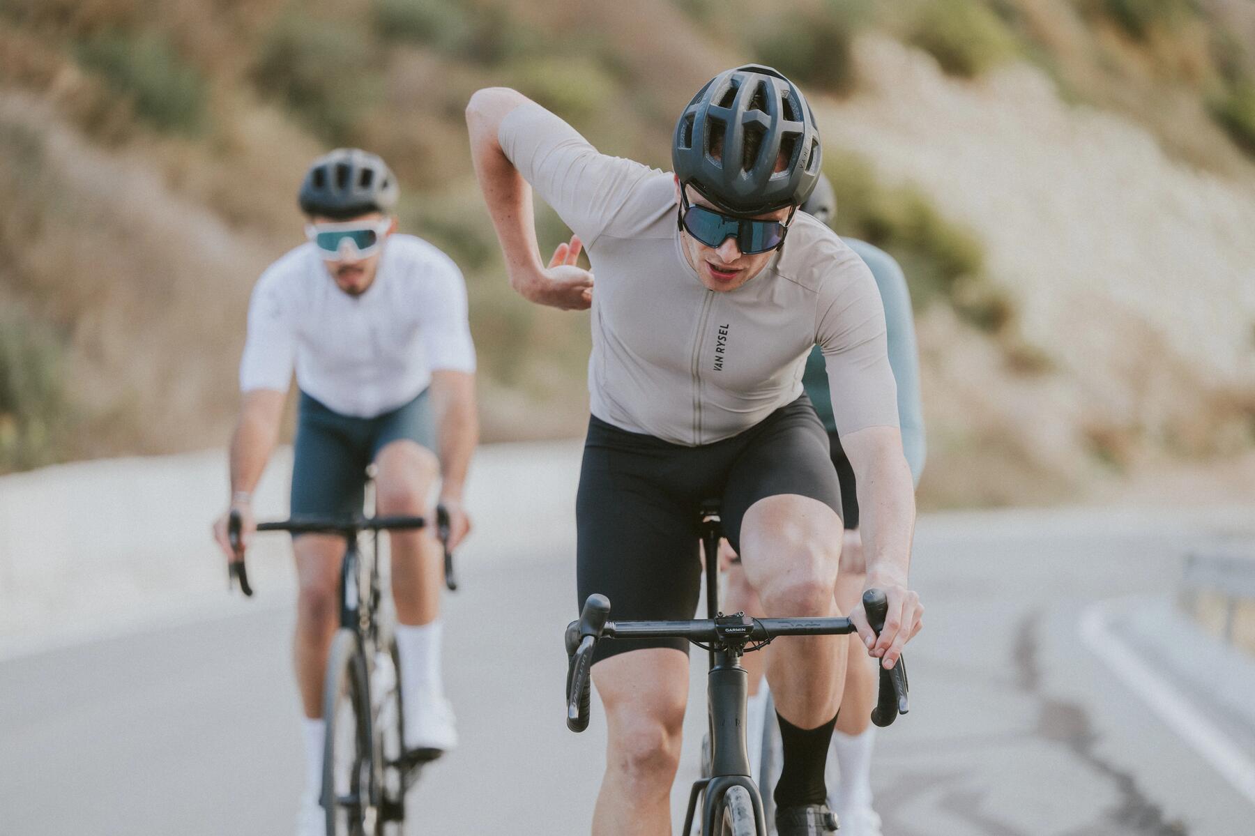 ¿Cómo debe ser mi alimentación e hidratación para el ciclismo de ruta?