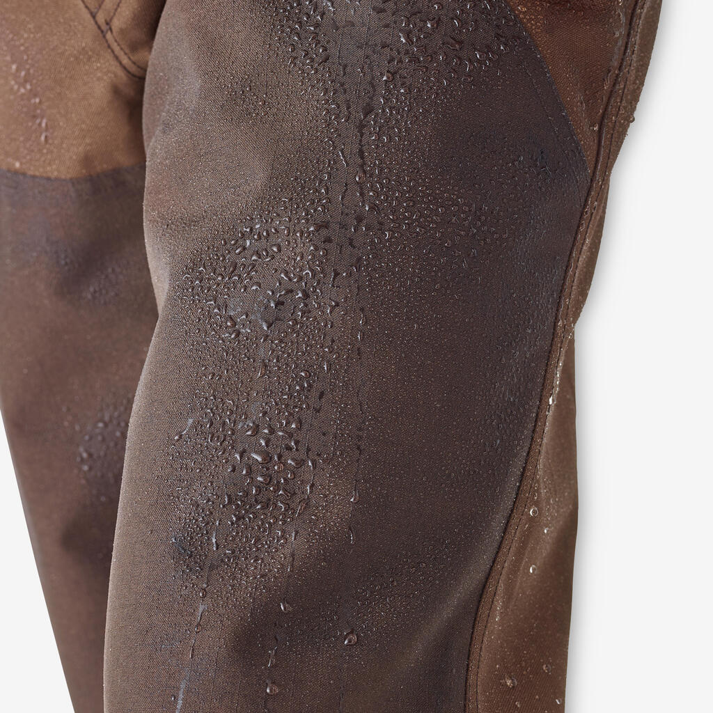 Braon vodootporne pantalone s ojačanjima za lov WOODLAND 500