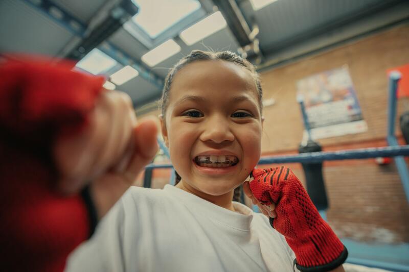 Ochraniacz na zęby do boksu i sztuk walki dla dzieci Outshock