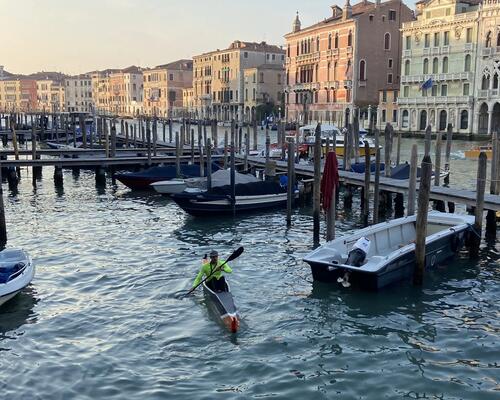 Micro-aventure sur l’eau : à la découverte Venise en kayak