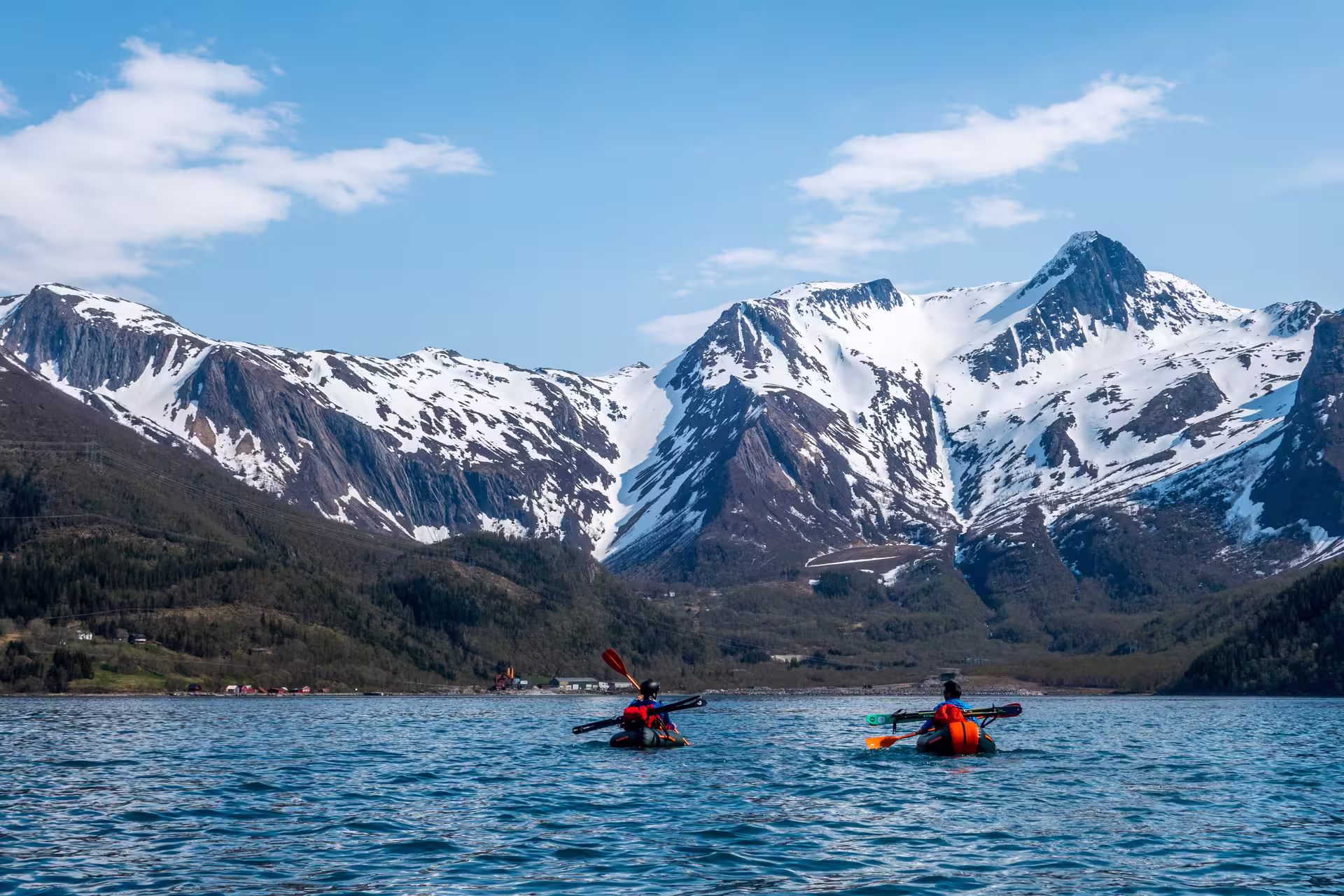 Photo de kayak dans les fjords en Norvège © Photo de kayak dans les fjords en Norvège