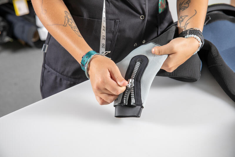 RÉPARATION D'UN MANCHON DOUBLE SUR UNE COMBINAISON NEOPRENE