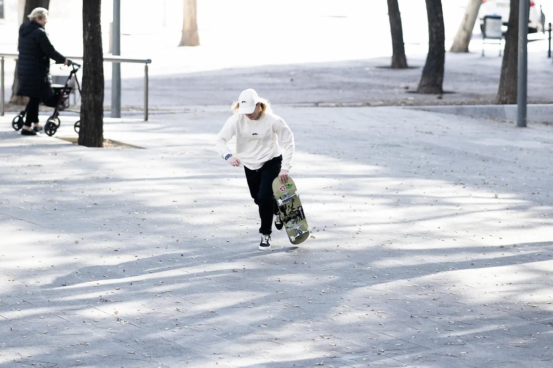 SKATEBOARD 