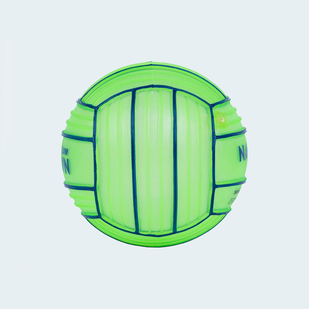 Wasserball klein Schwimmbad grün